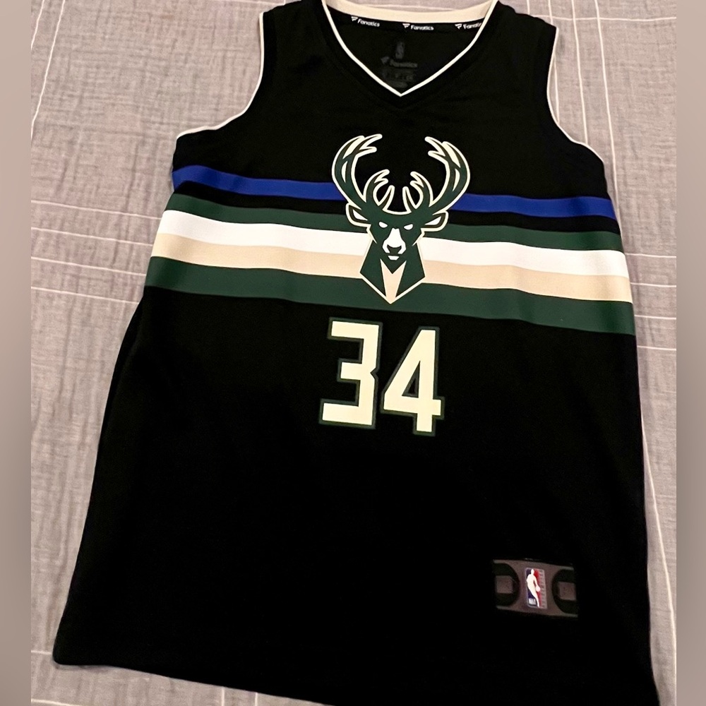 Giannis Antetokounmpo Milwaukee Bucks Authentic Youth Jersey in size small.
